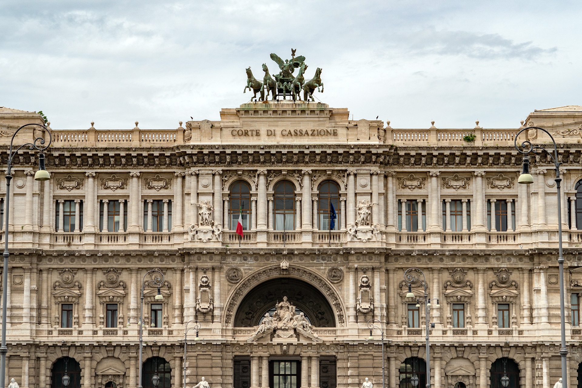 Confesercenti deposita in Cassazione la proposta di legge di iniziativa popolare per la rigenerazione urbana del commercio e dei servizi di prossimità